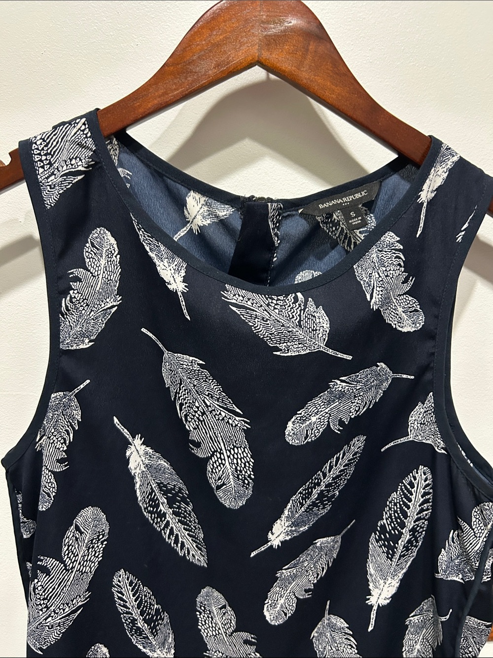 Banana Republic Navy Feather-Print Sleeveless Camisole